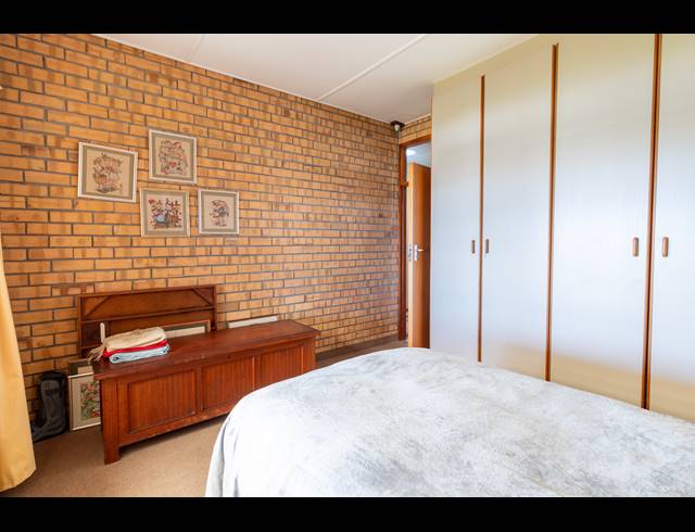 3 BEDROOM HOUSE FOR SALE IN VAN RIEBEECKSTRAND